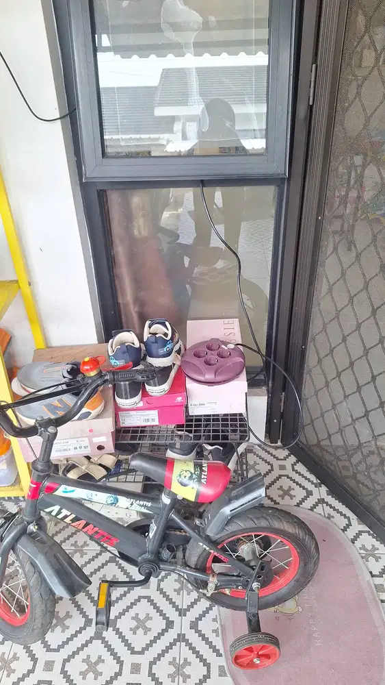 DICARI ART DAN JAGA ANAK