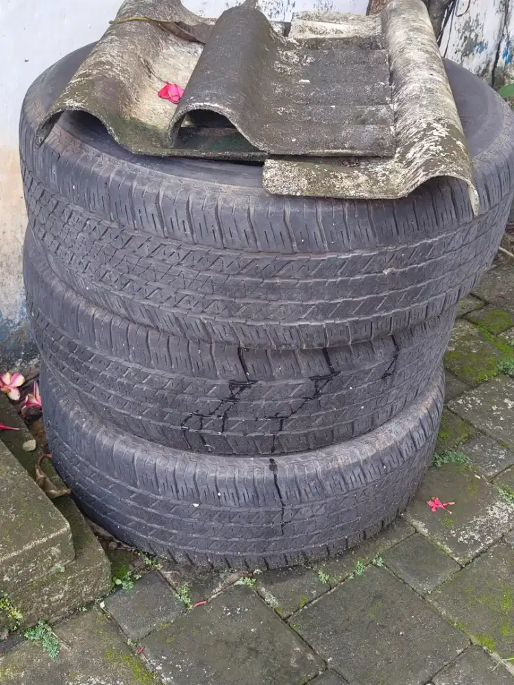 Bridgestone dueller AT 265/60 R18