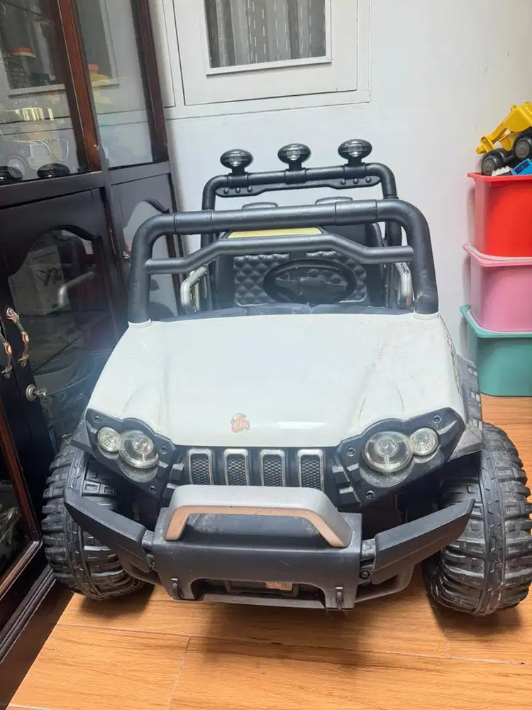 Mobil jeep aki anak jarang pakai sangat terawat