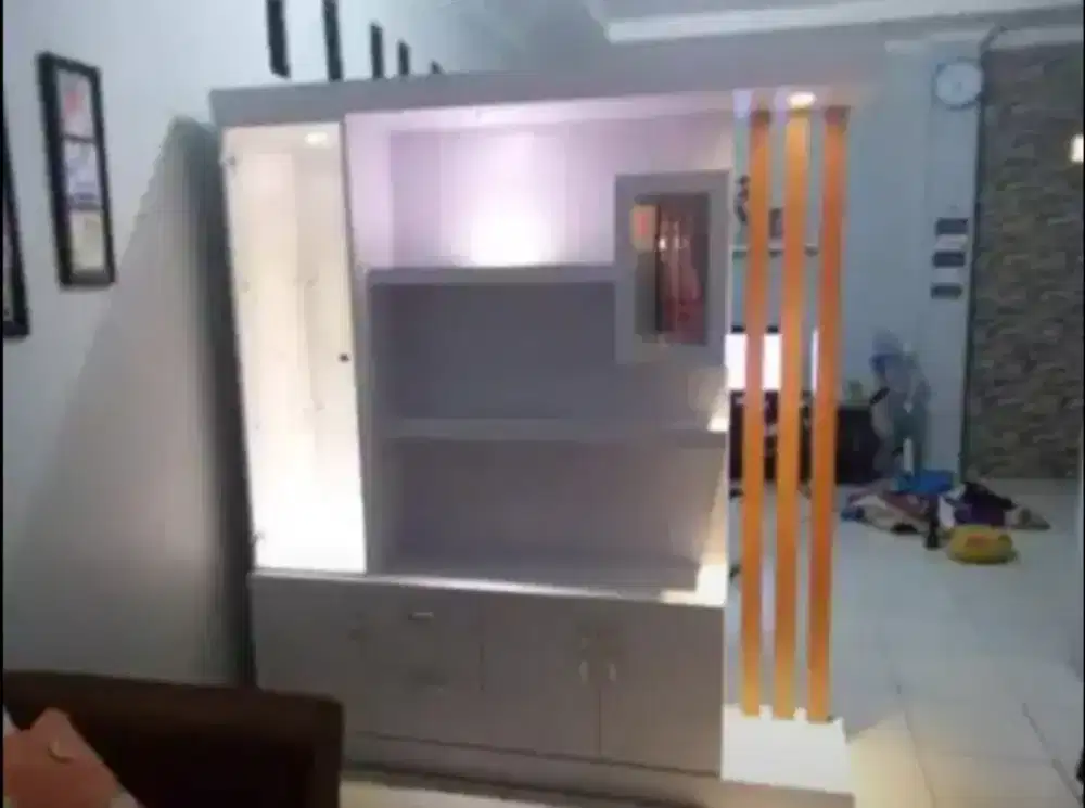 Partisi penyekat ruang