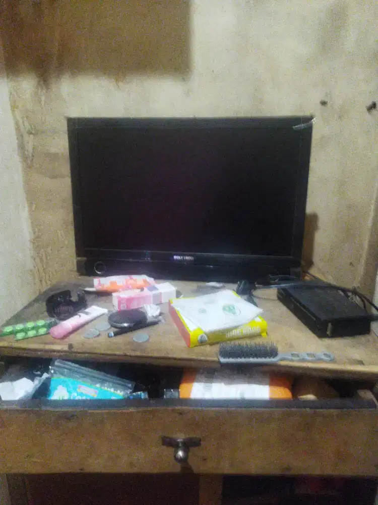 Jual tv Polytron 21 inc msh layak pake dus msh ada sklian setbok