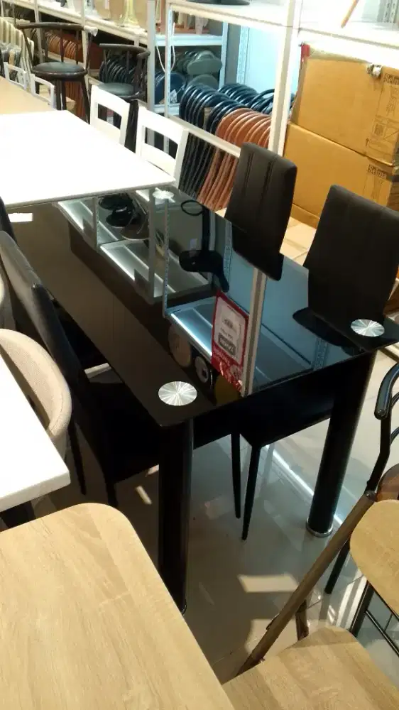 MEJA MAKAN KACA