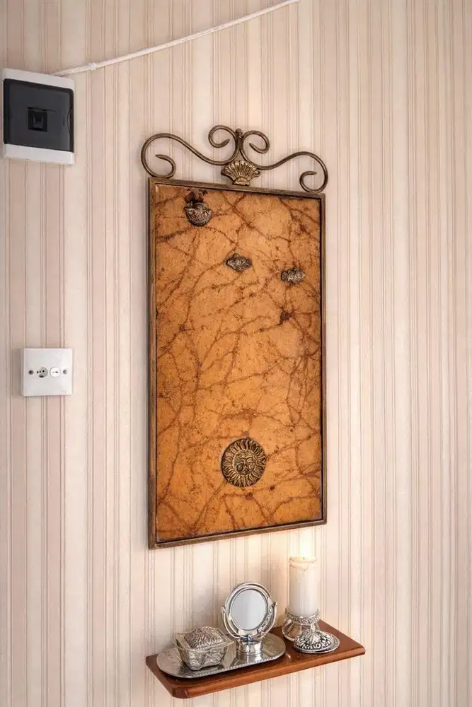 Hiasan dinding dekor mewah