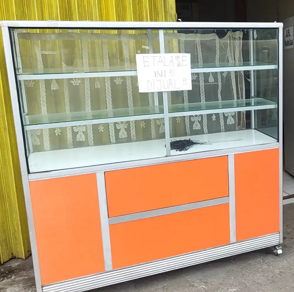 Etalase warung/masih seperti baru.