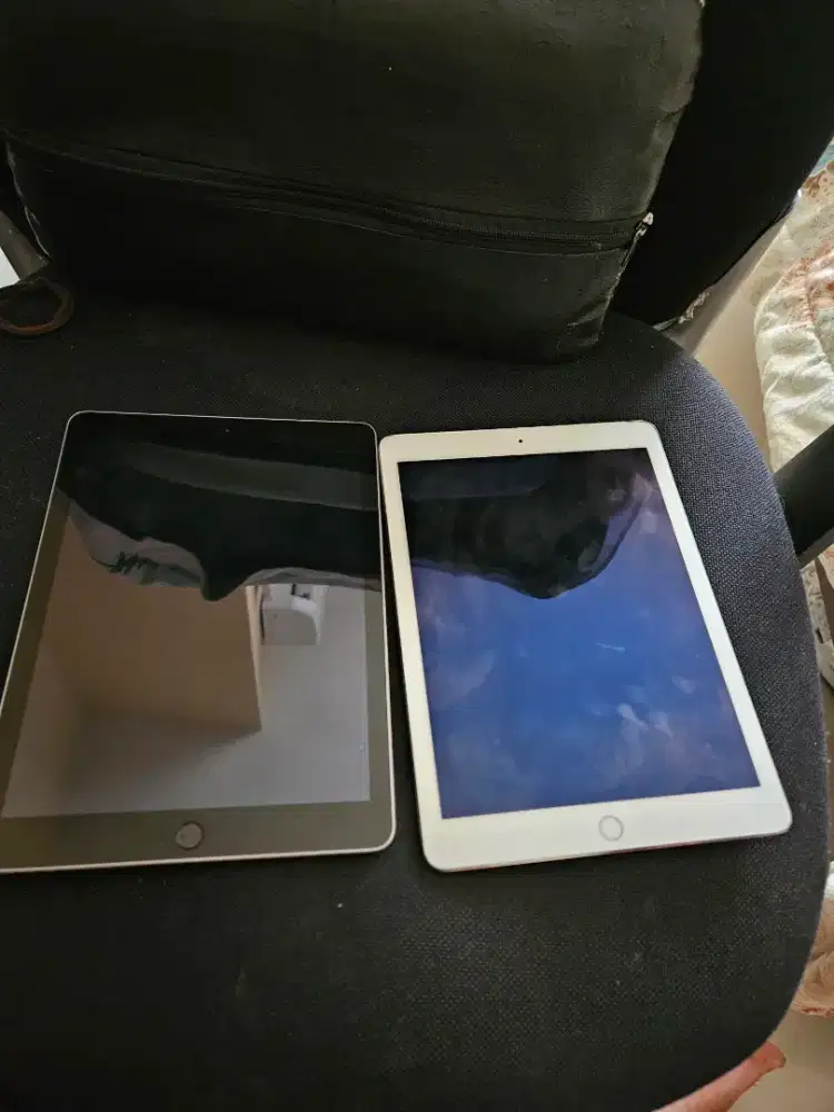 Buy 1 get 1 , ipad gen 5 32gb wifi only bonus ipad air 2 64 gb