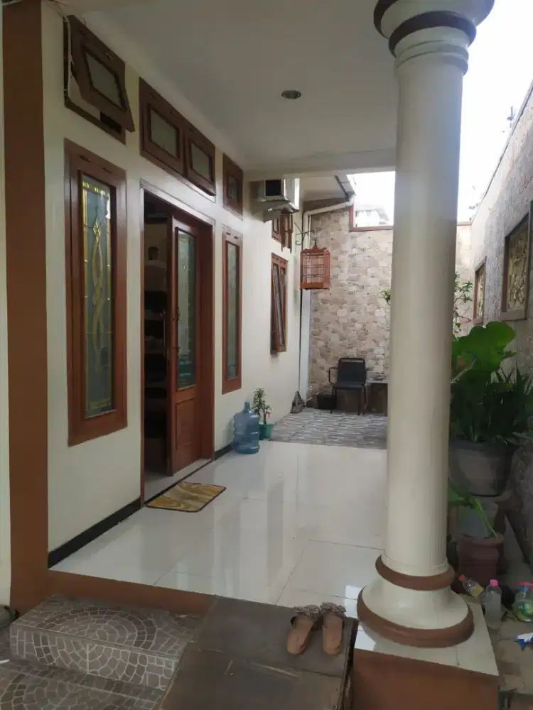 Jual rumah lokasi barat monumen pers nasional solo lt 139m hrg 1,2 Myd
