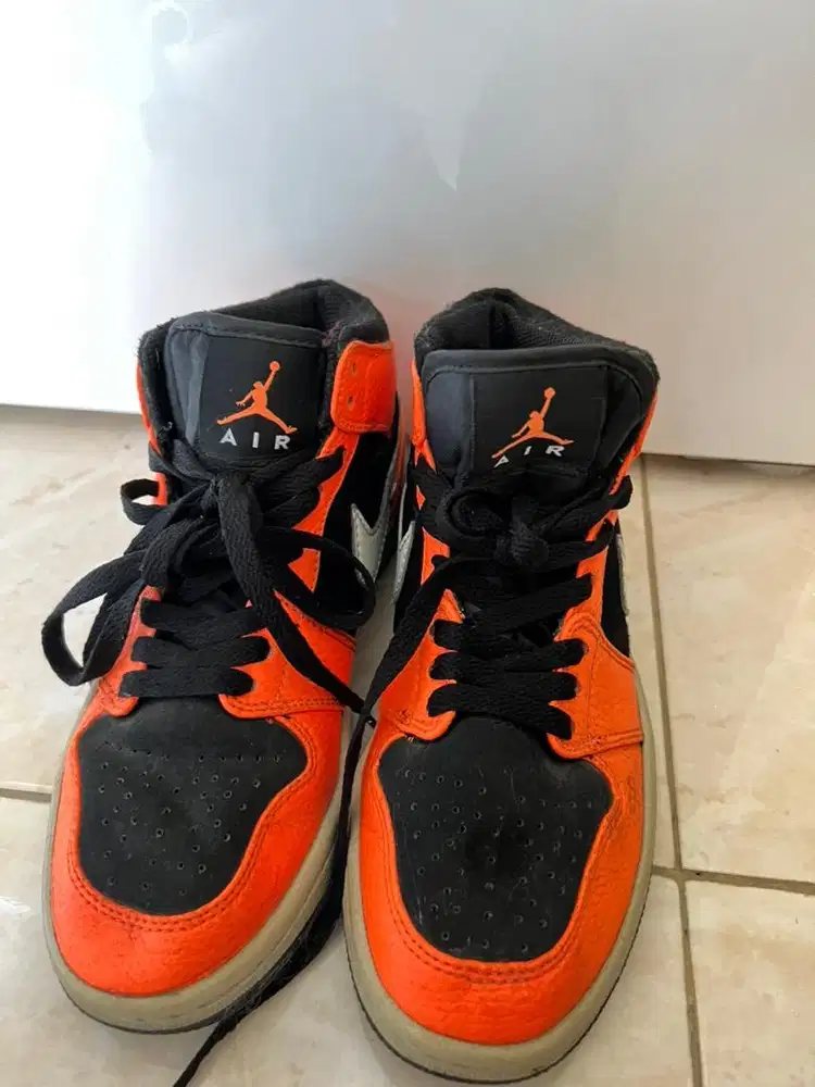 Sepatu sneakers wanita