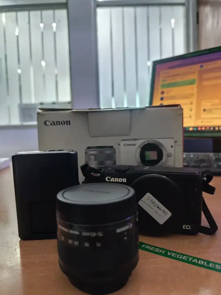 Jual Kamera Canon M10