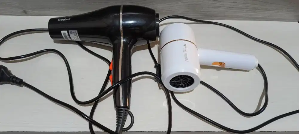 2 bh hair dryer rusak, hidup tapi keluar asap jual murah 35k semuanya