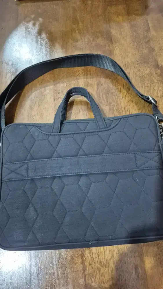 Tas laptop hitam