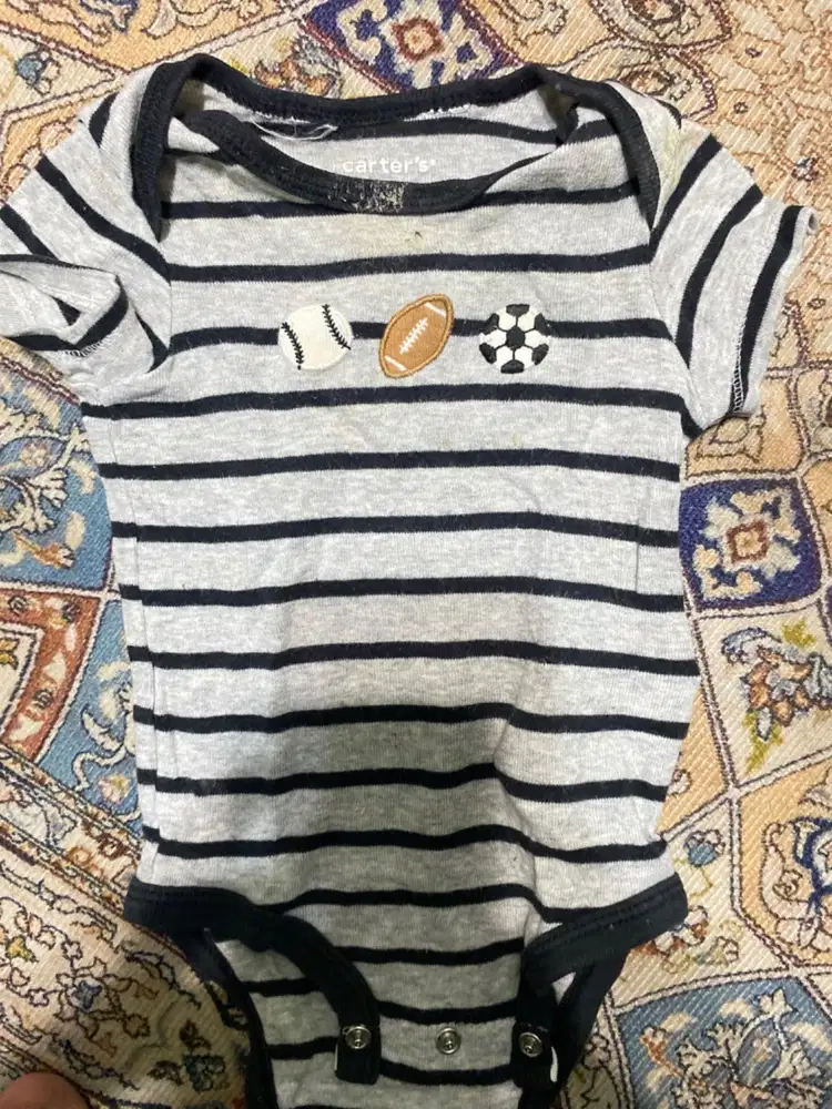 Carter’s jumper size 0-3bulan
