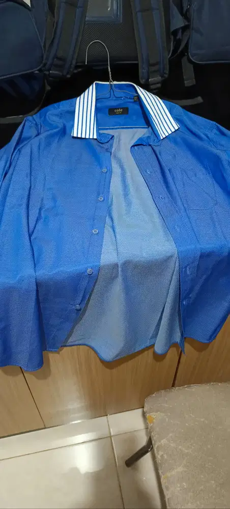 4 kemeja XL 1 celana pendek XL minus ada sobek 1cm murah 35k semuanya