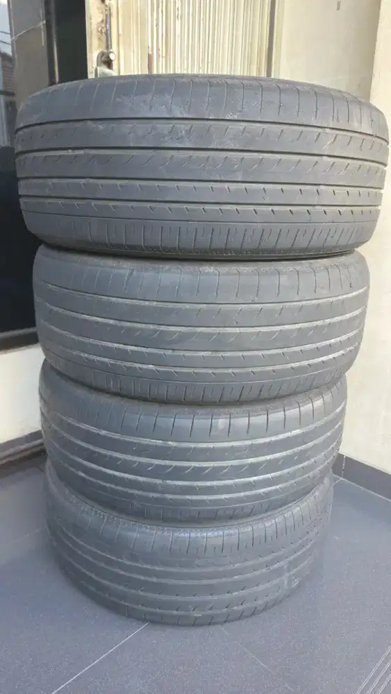 Ban Yokohama 225 55 r18 Blue Earth