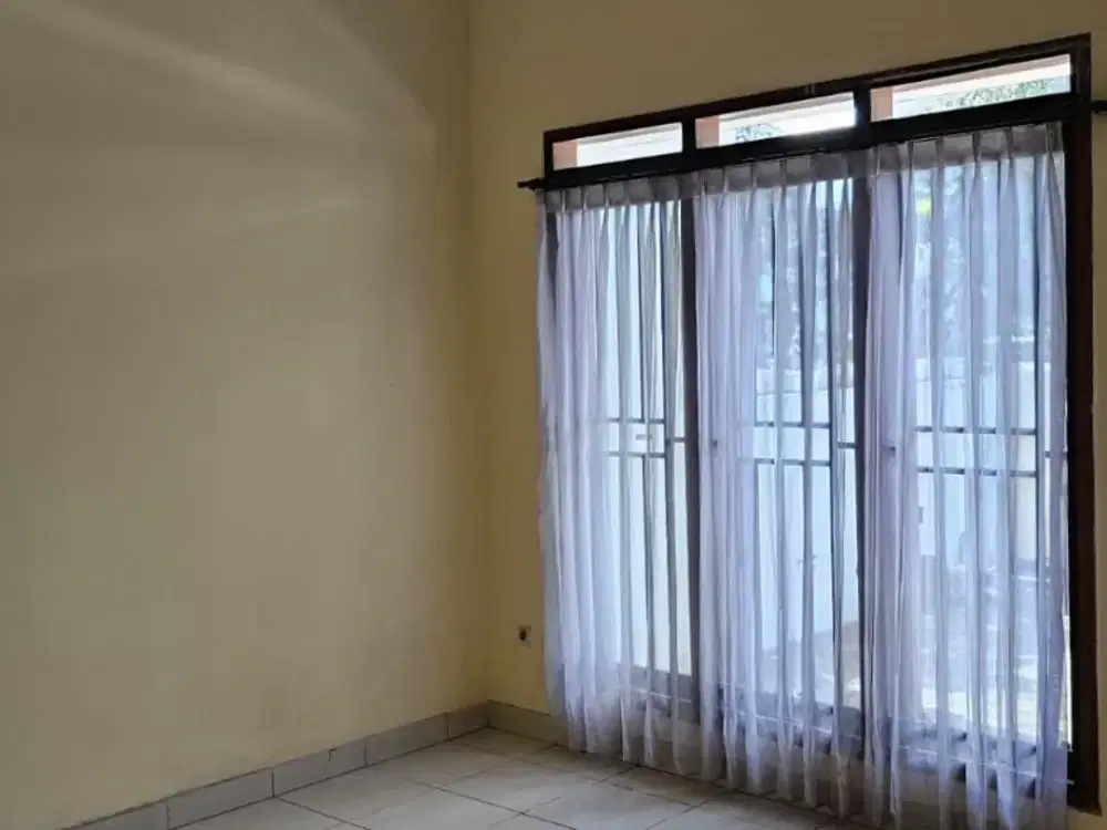 Disewa Rumah Nyaman Terawat Siap Huni Lokasi Strategis di Batununggal Bandung