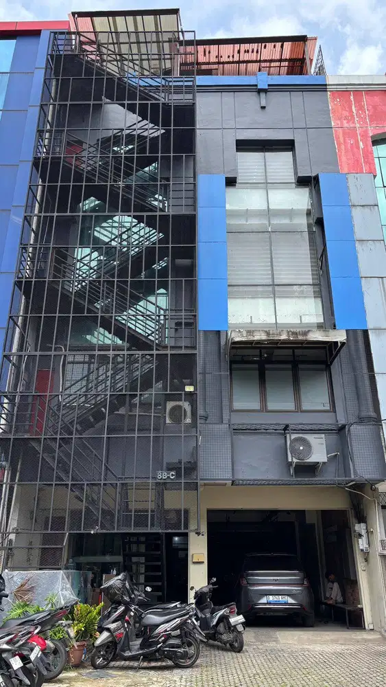 Gedung / Ruko lima lantai
