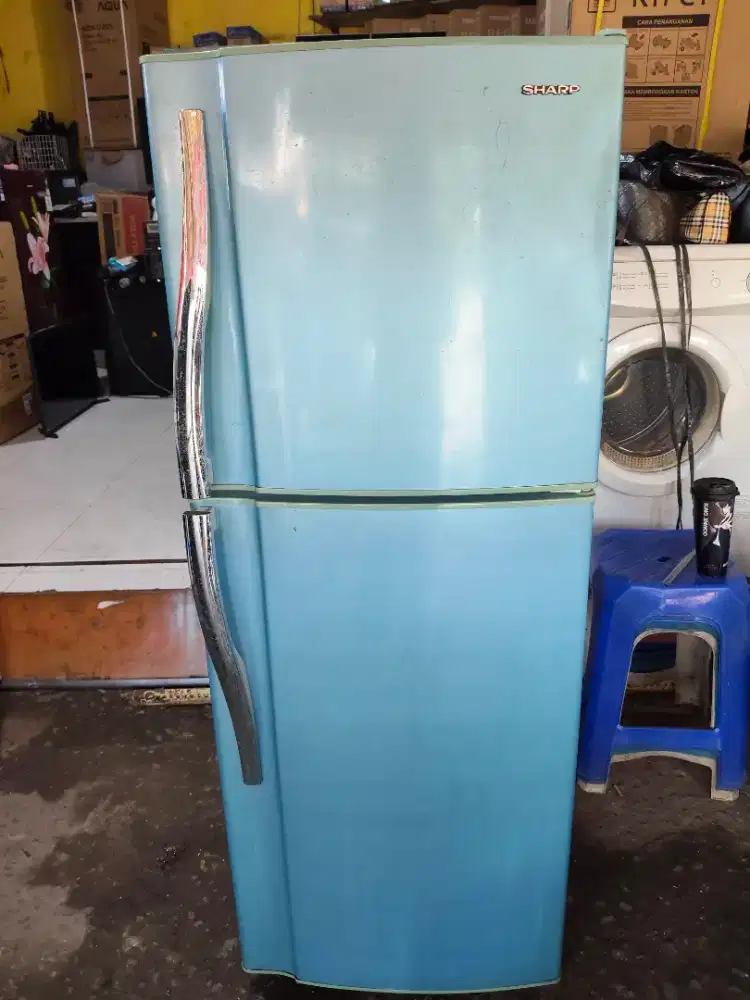 Kulkas Sharp 2pintu istimewa mulus,normal dan masih orisinil bisa tt