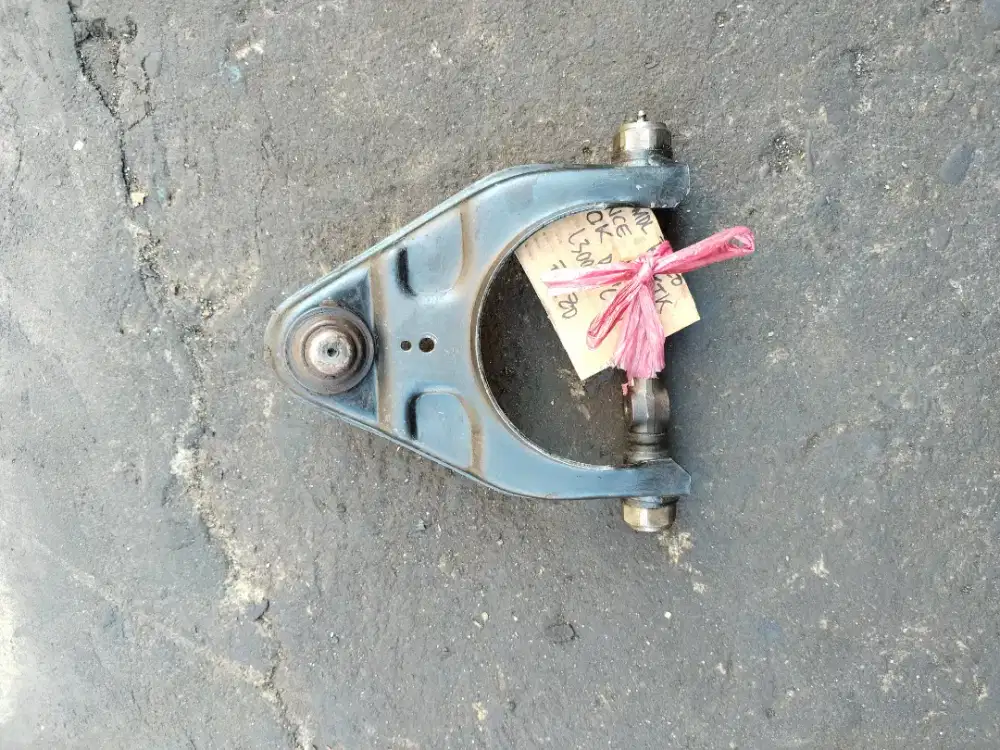 Mitsubishi l300diesel tapak sayap depan bagian atas