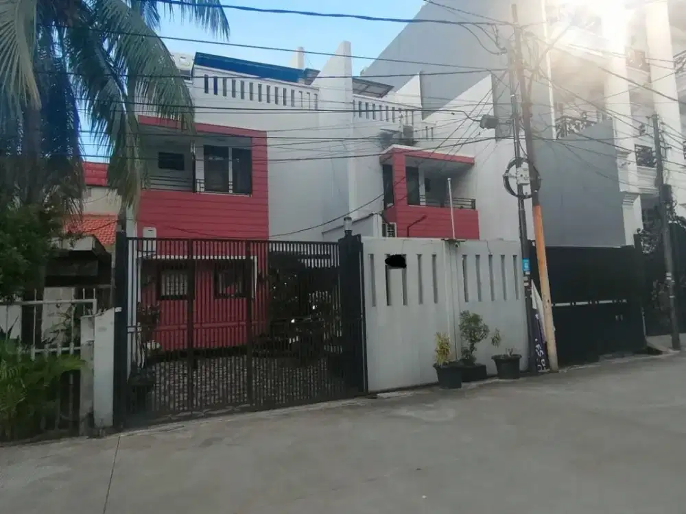 Rumah Cantik Minimalis 3 Lantai Siap Pakai Area Kav Polri Jelambar Jakarta Barat