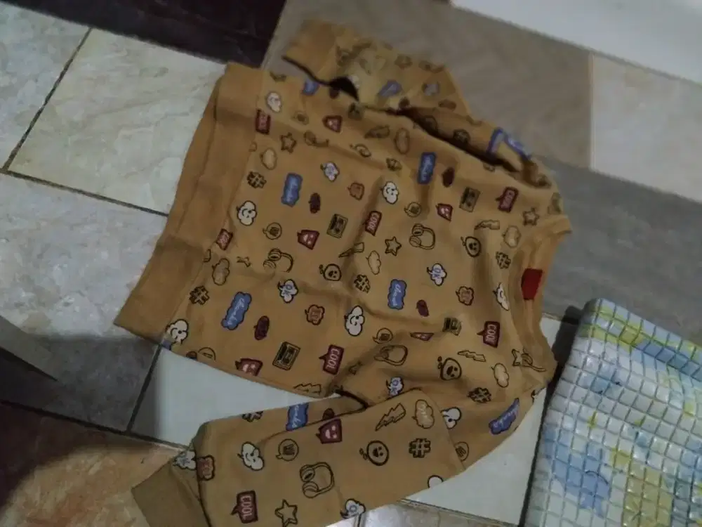 Swittetr anak warna kuning