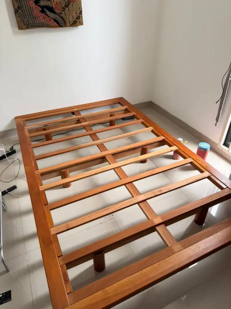 Dijual rangka tempat tidur kayu mahoni kokoh ,