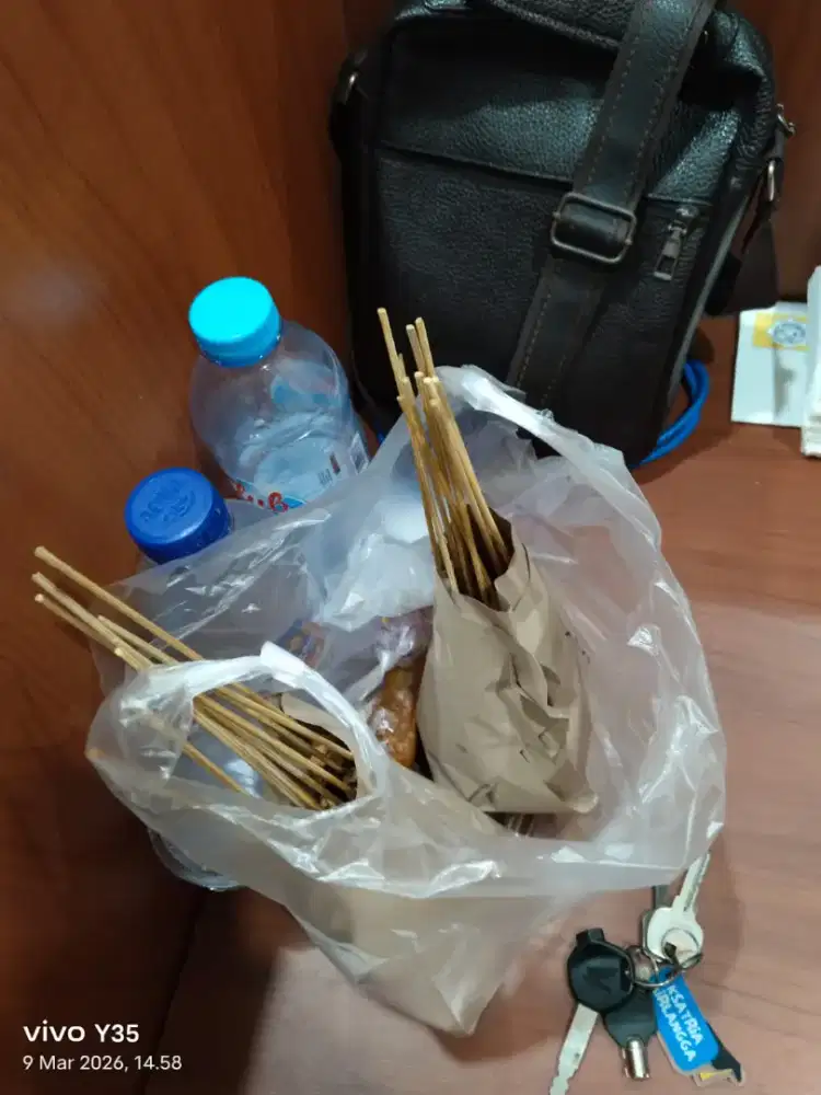 Asisten rumah tangga atau momong anak