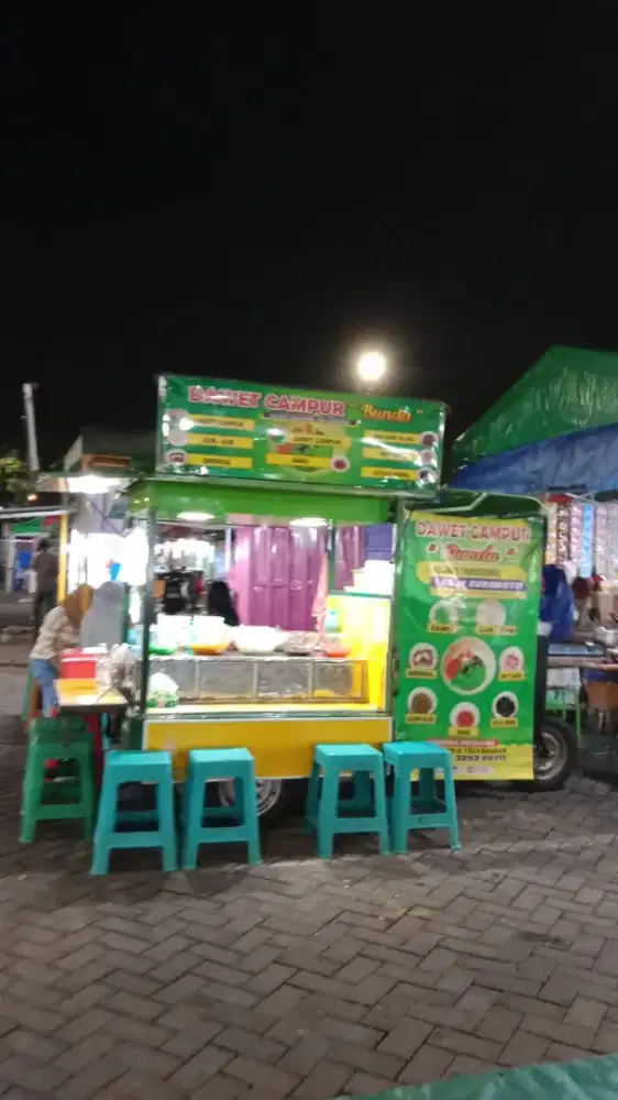 Asisten rumah tangga atau momong anak