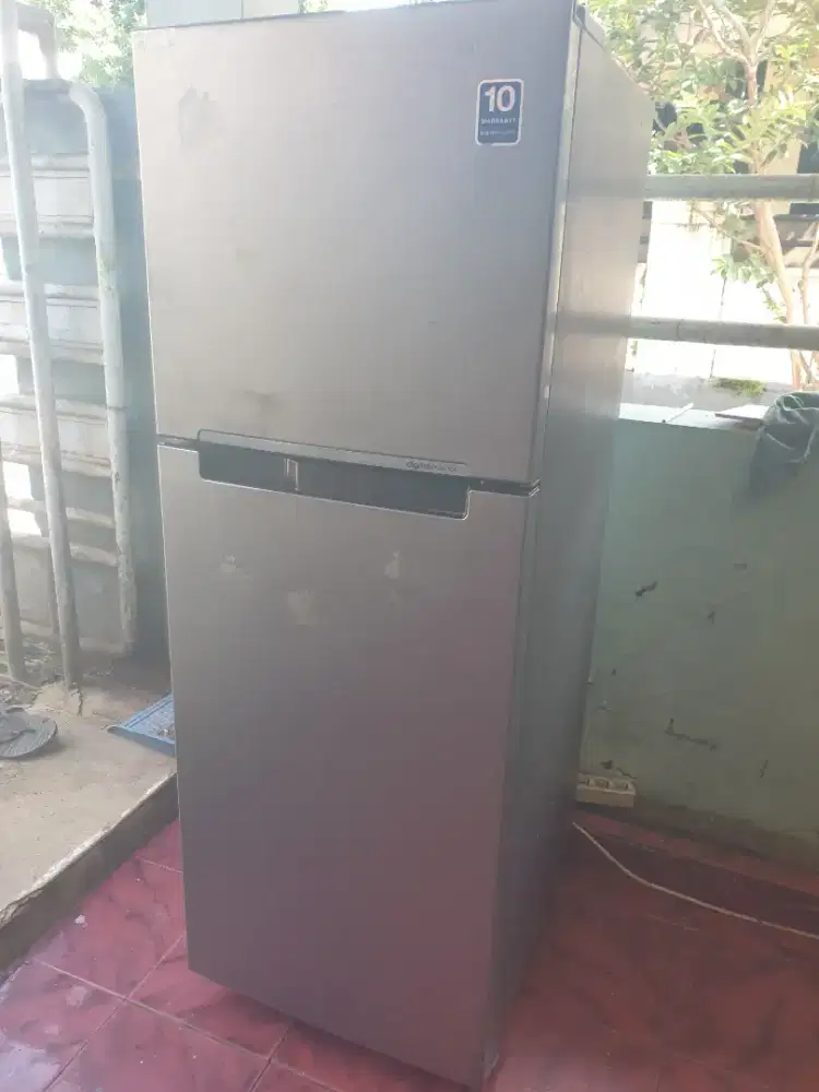 Di jual kulkas 2 pintu siap pakai