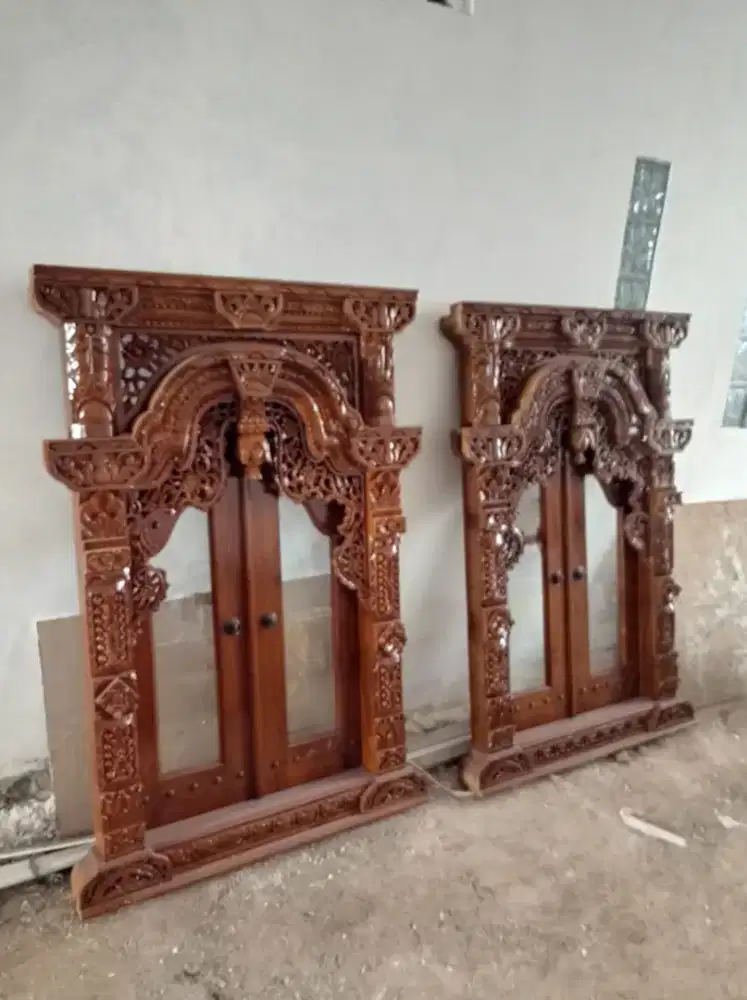 Jendela ukir bahan kayu jati pilihan