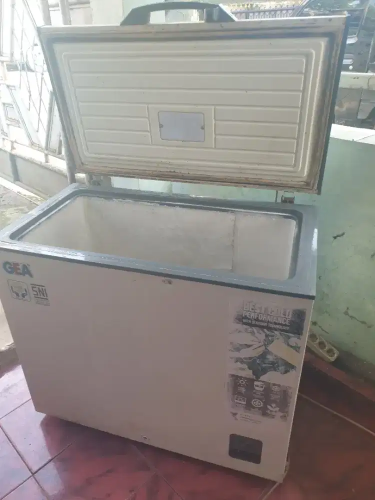 Di jual frizeer boox 230 liter