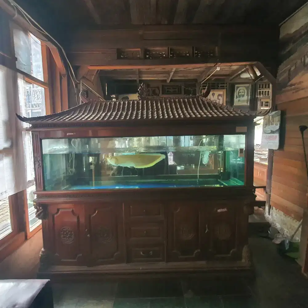 Bufet Aquarium kayu jati model antik ukiran.