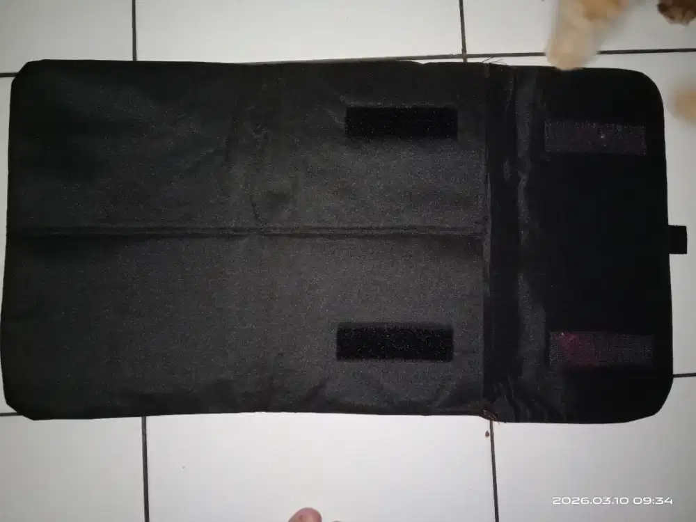 Tas laptop warna hitam