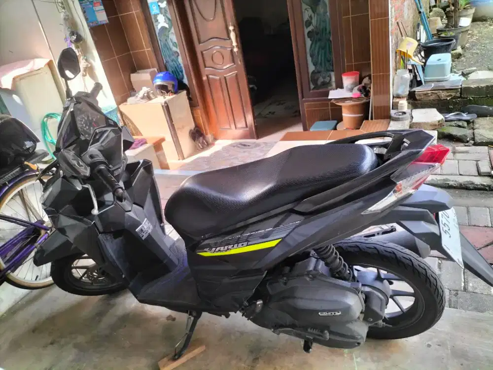 Vario 125 hitam 2017