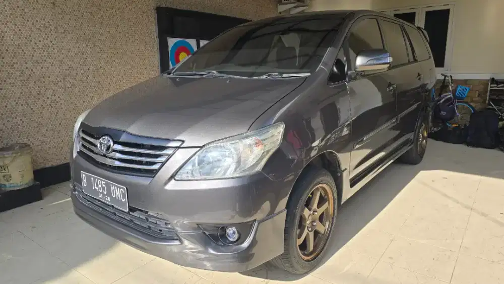 INNOVA G LUXURY 2.0 MATIC BENSIN 2012