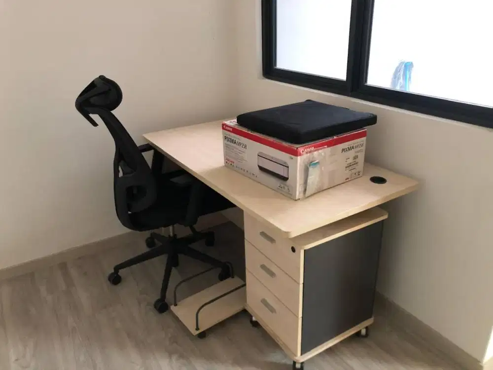 Dijual Meja Kerja Kantor MALCA (INFORMA)+ Kursi Kantor LUCAS (INFORMA)