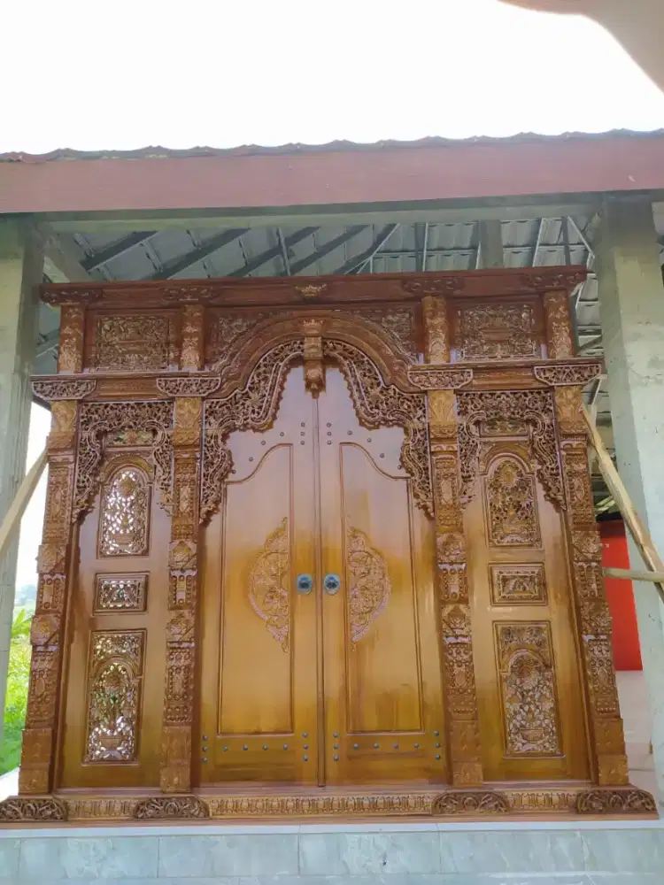 Kusen pintu ukir lebar 300cm tinggi 275cm