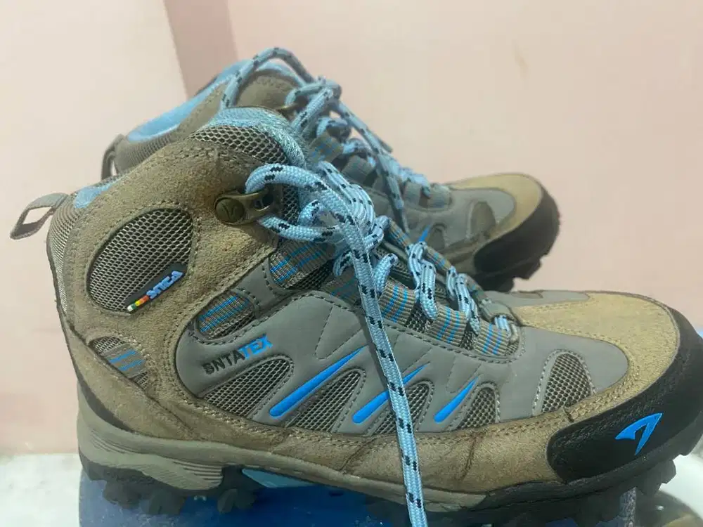 Sepatu Gunung SNTA 613