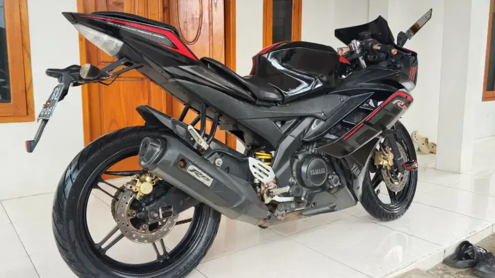 Dijual BU R15 tahun 2014