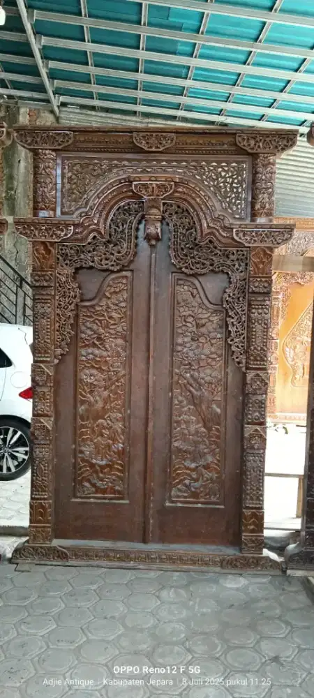 Pintu ukir Jepara bahan kayu jati