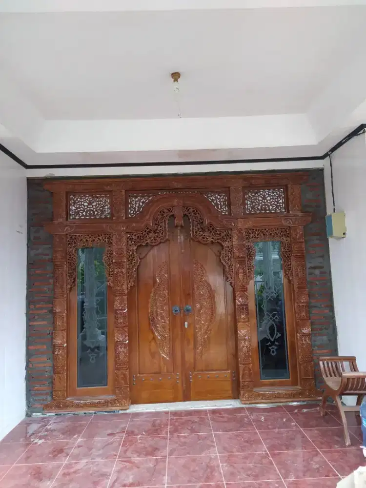 Gebyok kusen pintu jendela kanan kiri kaca