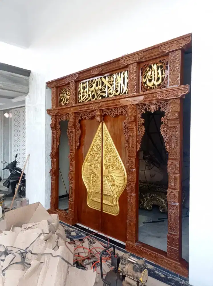 Gebyok kusen pintu ukir