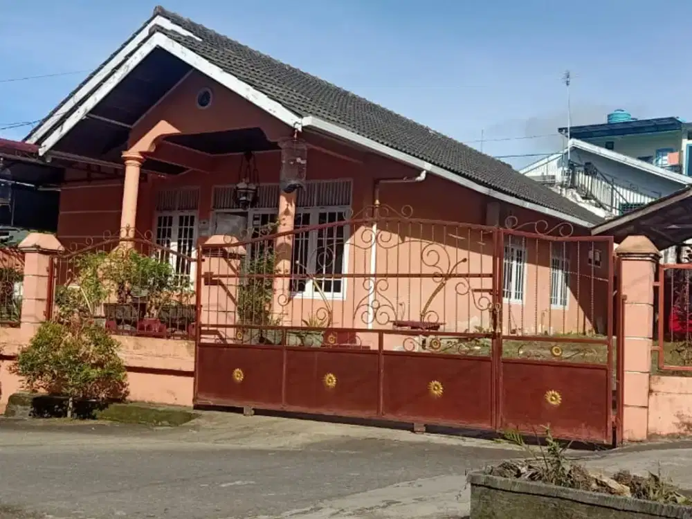 Rumah Siap Huni - Parkiran mobil Luas