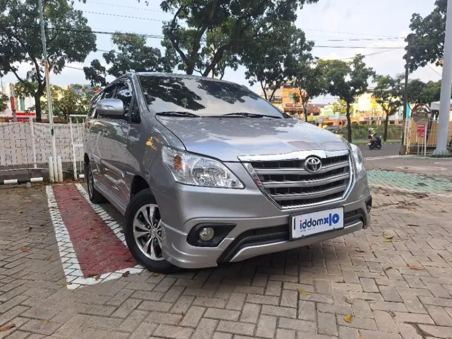 DP RENDAH Toyota Kijang Innova 2.0 G Luxury Bensin-MT 2014 SFF