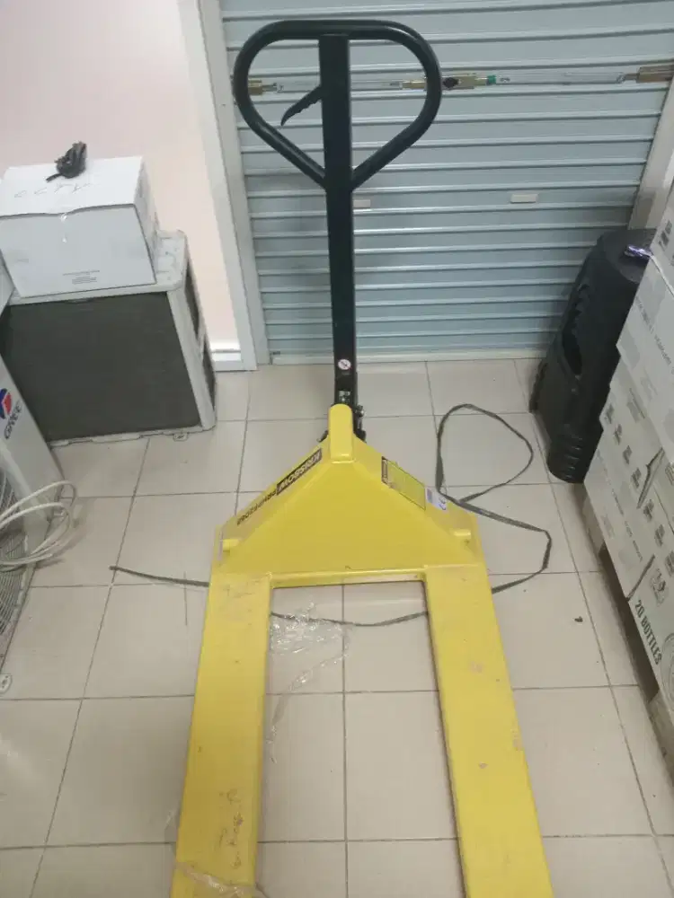 Hand pallet truck