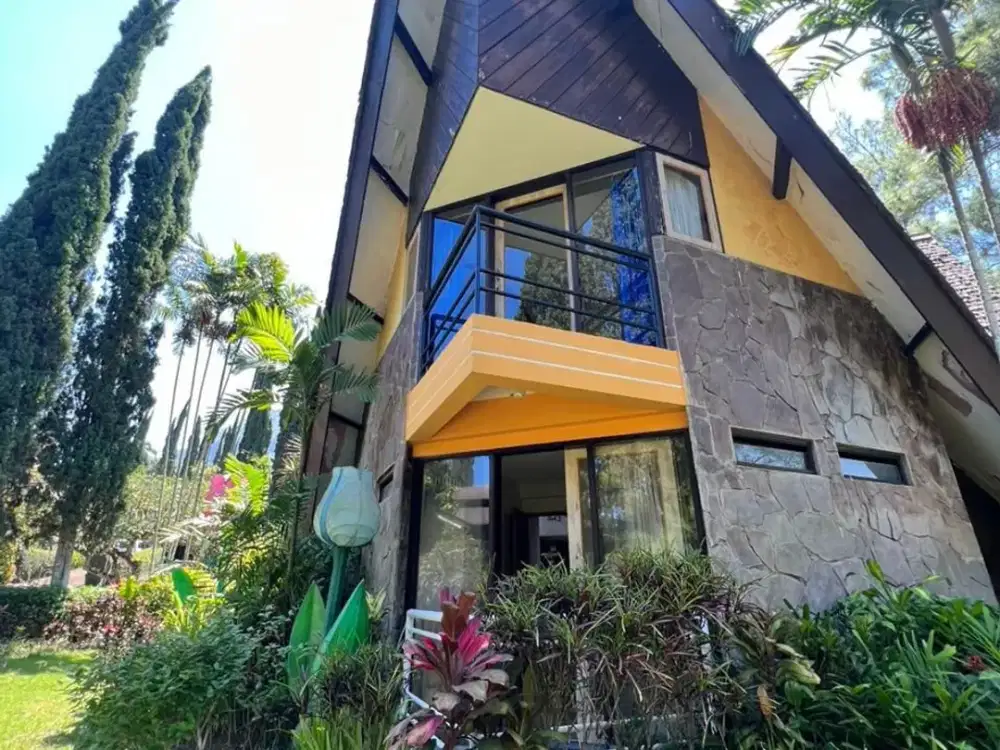 Dijual Villa Aktif Mewah Asri Dekat JTP di Klub Bunga Batu