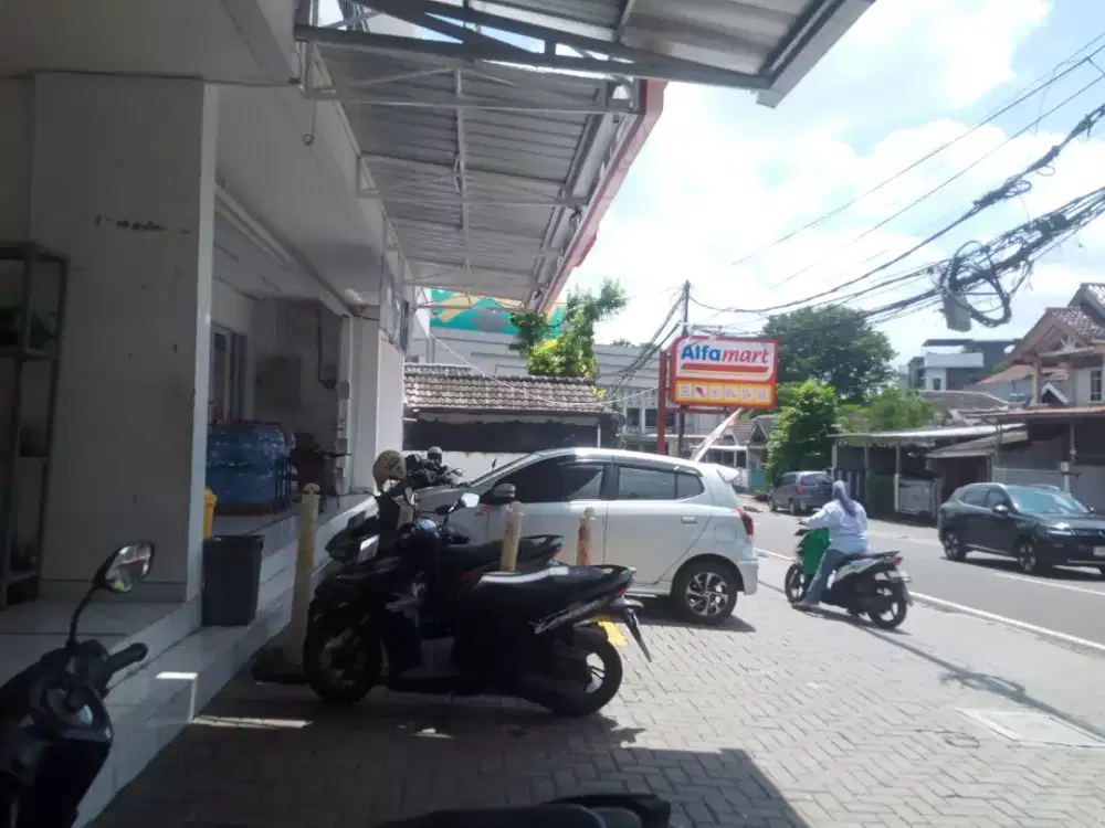 Kurir paket goto logistik (GTL)