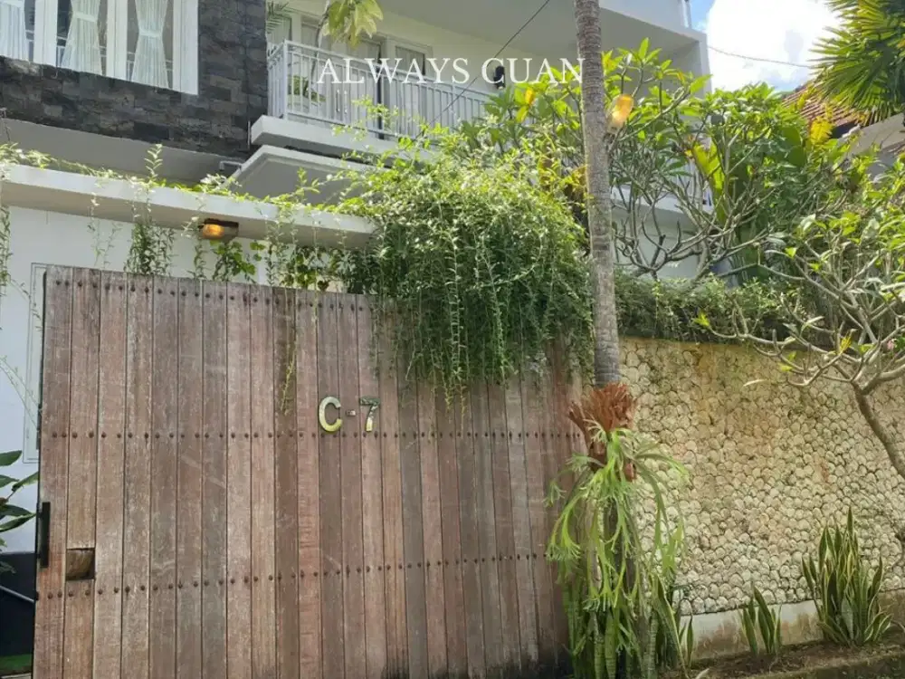 Rumah dua lantai dijual di Taman Sakura Jimbaran