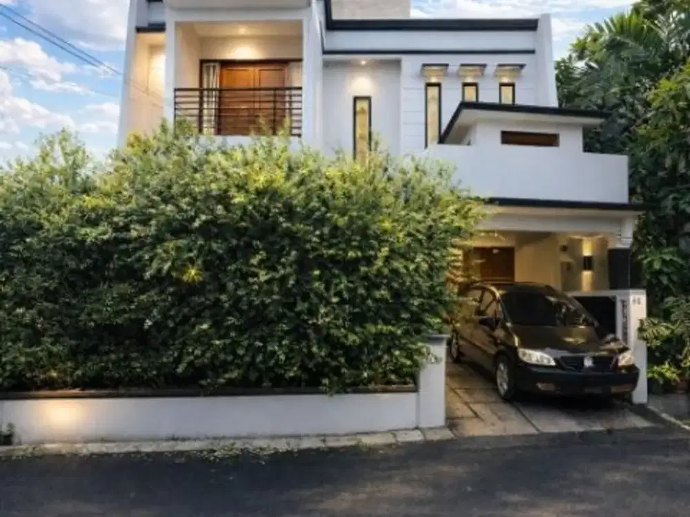 RUMAH BARU MEWAH dilengkapi KOLAM RENANG DI KOMPLEK ELITE DUREN SAWIT JAKARTA TIMUR