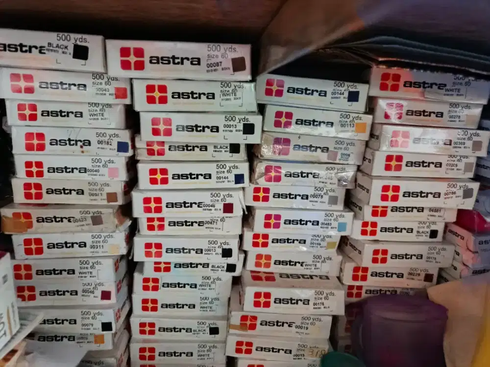 Benang Jahit dan Karet Celana