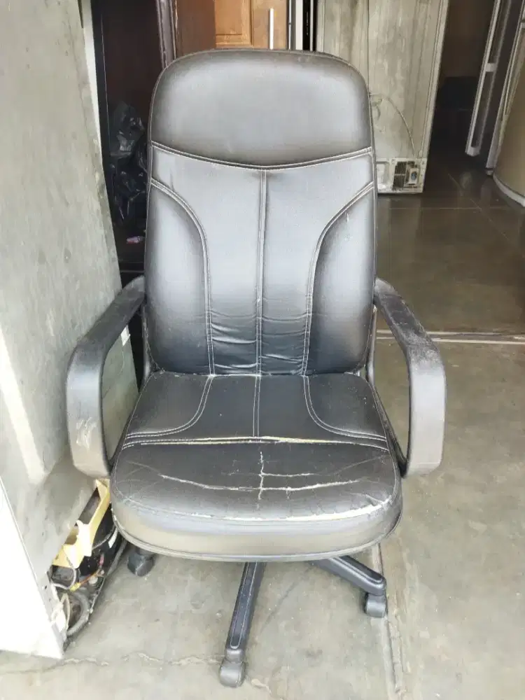 Kursi Kantor Informa siap pakai