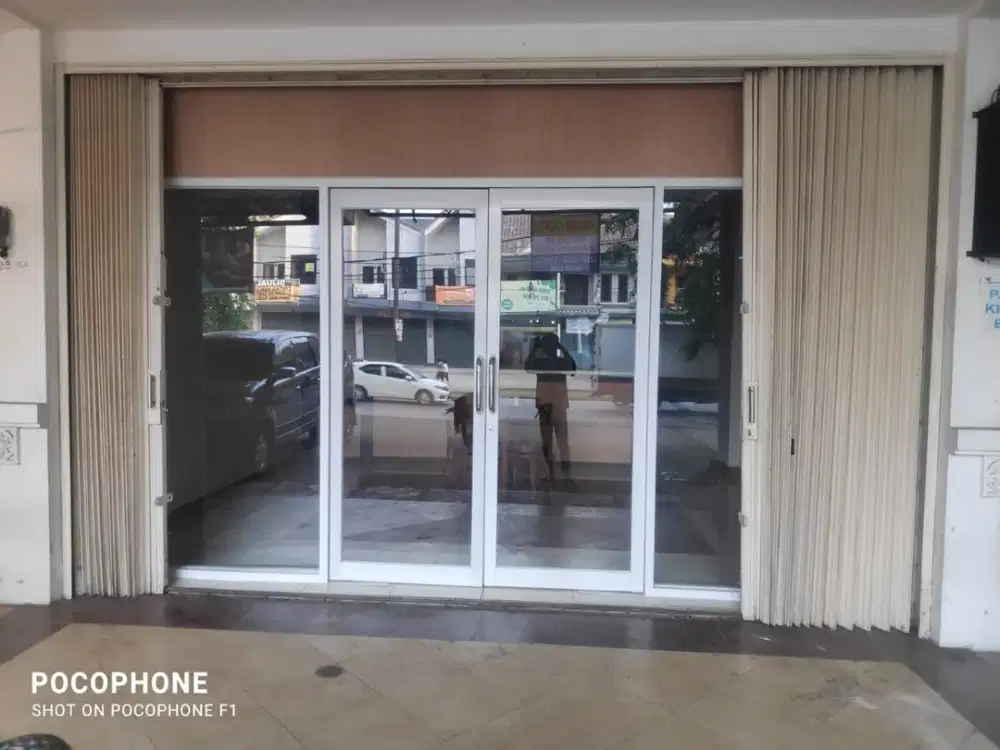 Ruko Strategis Harapan Indah Bekasi LT 75 LB 133, Cocok Kantor / Gudang